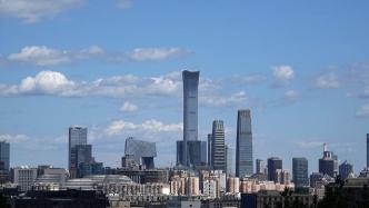 北京市首个实现外国人工作许可和居留许可“两证联办”
