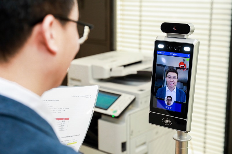 佳能中国推出“笑脸识别”AI门禁系统，希望改善办公室气氛