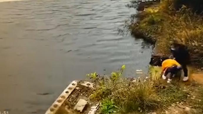 一女子将另一女子推入水库，南京无想山景区：视频属实