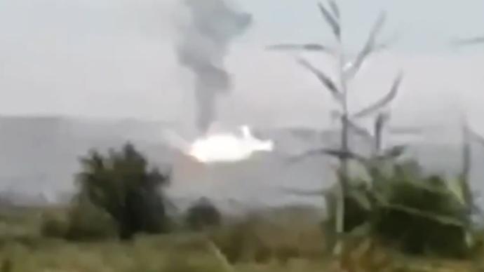 亚美尼亚公布摧毁阿塞拜疆火箭炮现场画面