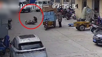 男子甩麻繩捆貨絆倒一騎電動車女子，致其腰椎骨折