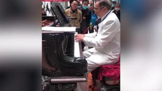 教授退休自学钢琴88岁仍在医院义务弹琴：用音乐抚慰病患