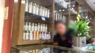 “丽江古城一银器店老板骂游客垃圾”追踪：商家辩称不识字