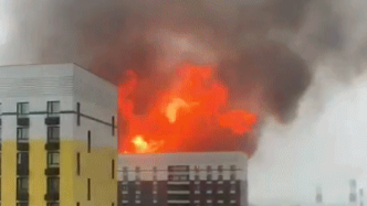 俄罗斯莫斯科一仓库起火爆炸，内部储存近600立方米气瓶