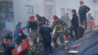爱琴海地震已致土耳其92死994伤，搜救队仍在寻找生还者