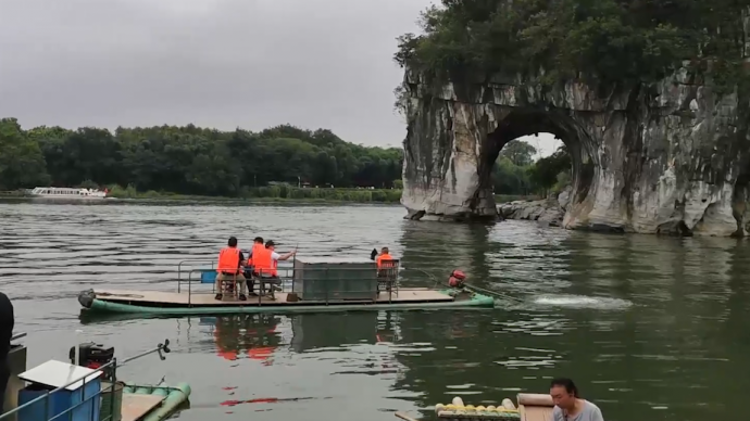 桂林象鼻山禁隨團攝影師背后:景區內定點拍照項目已外包