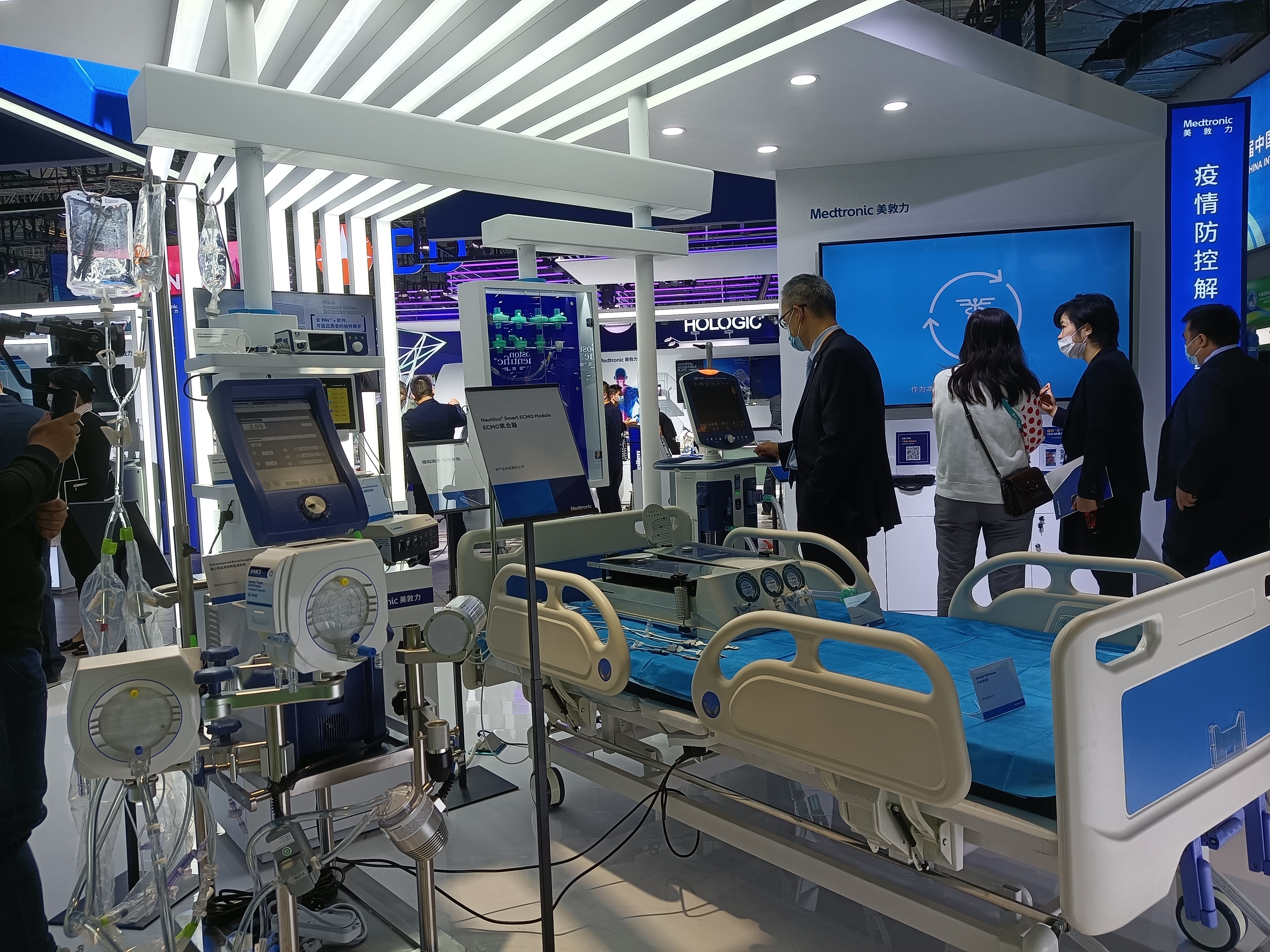 图为最新的美敦力ecmo.澎湃新闻记者 史含伟 图