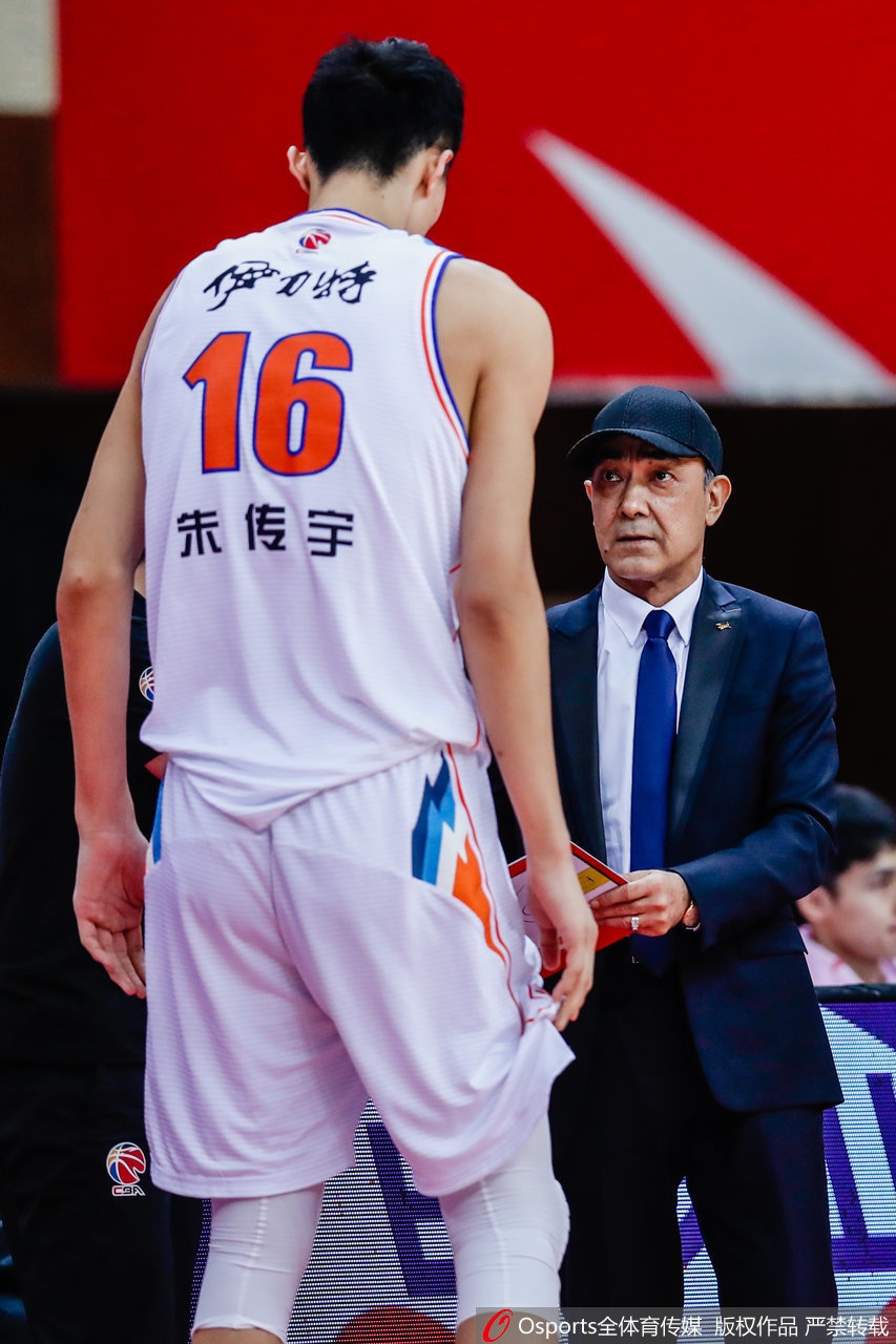 阿的江教练给了朱传宇机会.