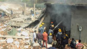 印度一纺织品仓库发生火灾已致12人死亡 