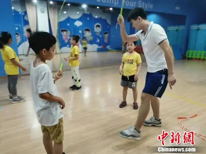 怎么教孩子跳绳教程 744.jpg