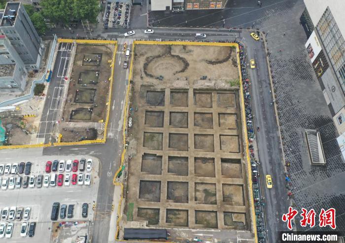 一个个探方中，考古工作人员对该地块进行了细致地勘探。南京市考古研究院供图
