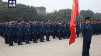 人民空军成立71周年，西部战区空军多地举行新兵受衔仪式