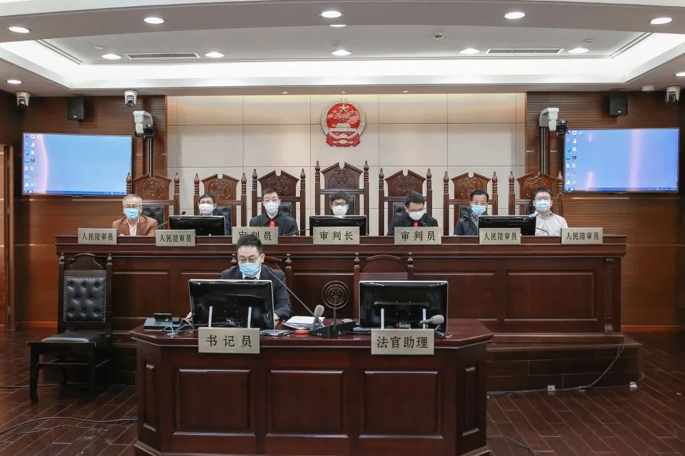 图为庭审现场照片