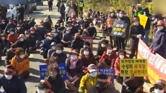 韩国民众抗议驻韩美军重启直升机射击训练