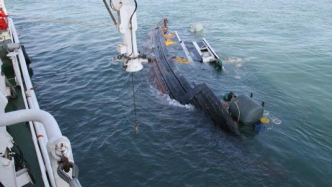 山东威海一渔船被撞后发生翻扣已致3人死亡