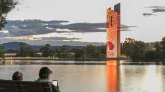澳大利亚原住民艺术展点亮国家钟楼