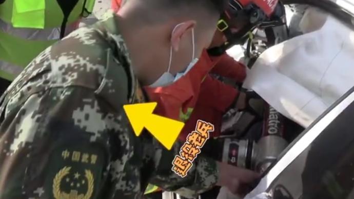 退役消防員路遇車禍，協(xié)力救出被困司機