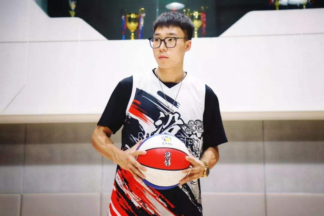 同曦新秀杨皓喆.