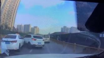 早高峰前车变道“加塞”后车加速撞上，交警：变道车全责