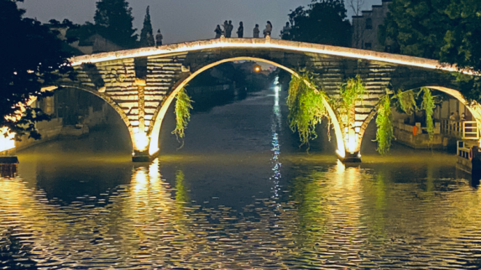 上海松江明代古桥调整景观亮灯时间，入夜后更显古朴动人