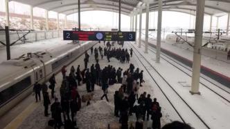 哈尔滨迎暴风雪天气，部分高铁动车延误