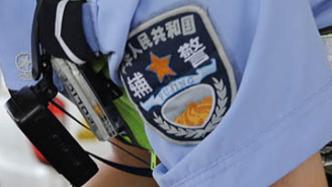 广州警方：外卖员逃避执法时手肘受伤，辅警对其有脚踢等行为
