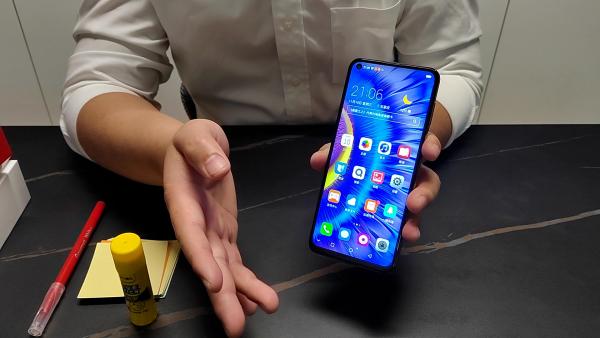 淘宝被指售假手机续:平台承认非正品,不会主动通知消费者