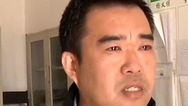 “学生集体呕吐校长痛哭”续:涉事送餐公司两名负责人被刑拘
