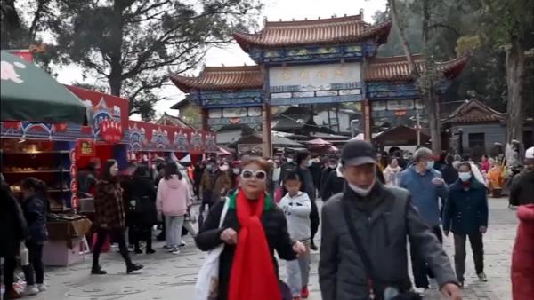 年味从哪来丨茶马花街尝人间烟火,登西山龙门看海天辽阔