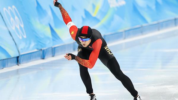 冬奥图片34秒32破奥运纪录高亭宇夺冠中国第4金