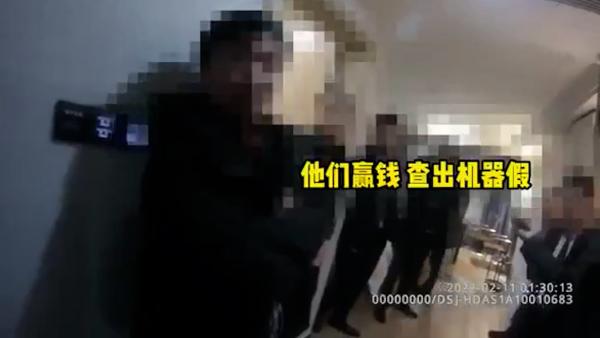 赌博输钱怀疑赌友出老千，男子报警请警察“撑腰”所有人澎湃新闻 The Paper 9668