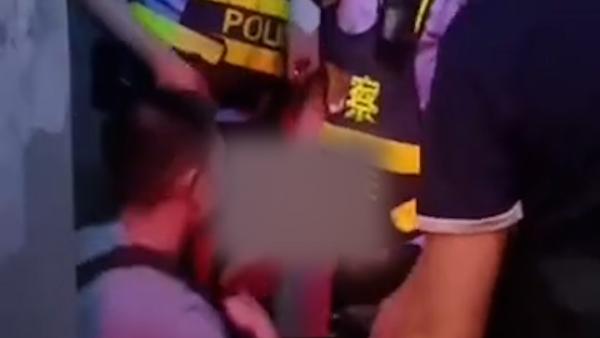 物业回应“男子小区偷窥被当场发现”:疑惯犯,已移交派出所