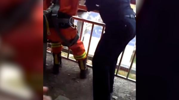 消防接警员保持通话40分钟,救下因成绩不好欲轻生的男孩