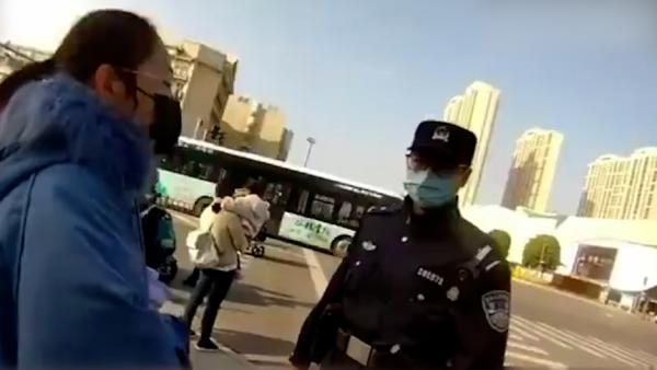 “救命,传销!” 江苏一女孩陷传销,递纸条给交警获救
