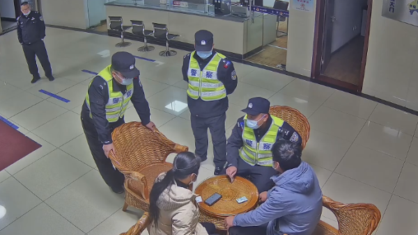 女子网贷遭遇诈骗，民警上门劝阻守住1.5万元_七环视频_澎湃新闻-The Paper