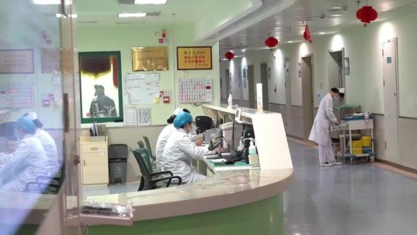 武汉儿童医院“病房学校”里的别样春节